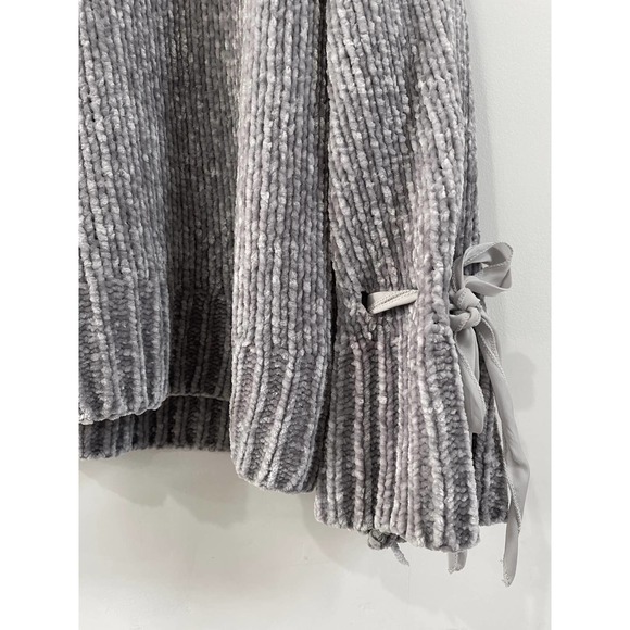 Knit Gray Sweater with Bow Details (Long Sleeve) by Cupio - Picture 2 of 5